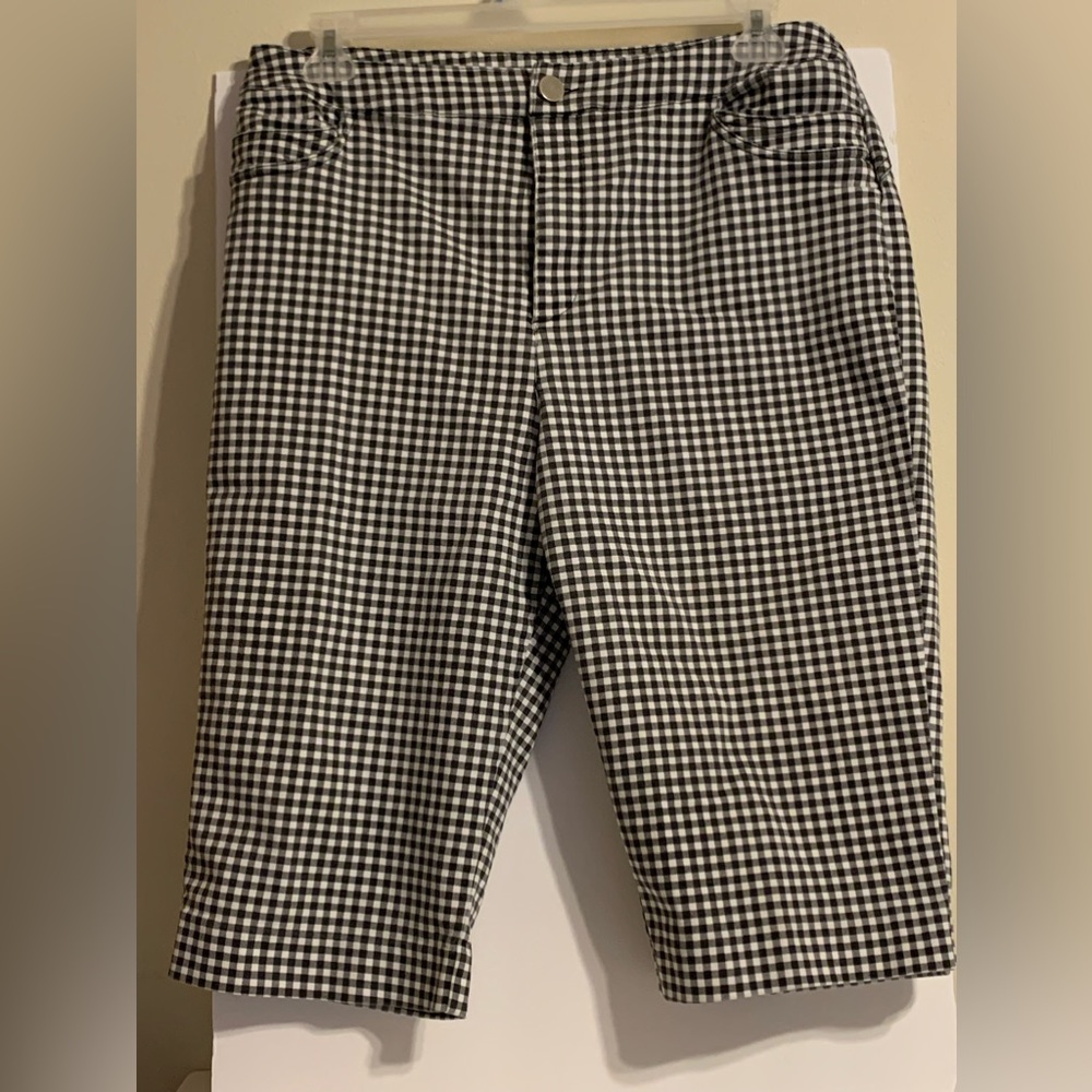 Christopher Banks black and white capris 14